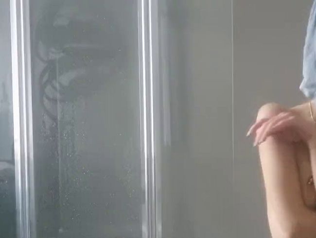 MY FIRST SHOWER VIDEO – I film while showering