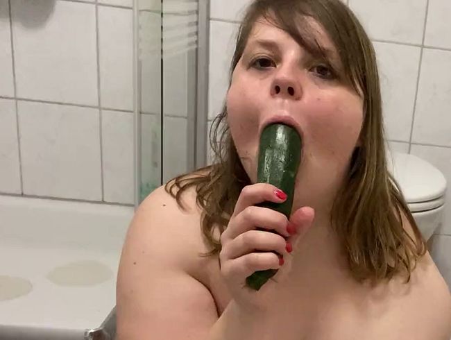 With the zucchini to the pussy orgasm