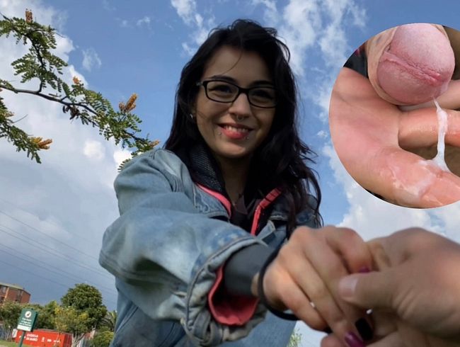 HAND JOB in PUBLIC… I make you cum while you enjoy the landscape