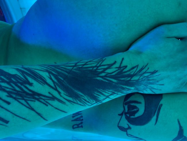 Solo action under the sunbed !!! (Vaginal&Anal)